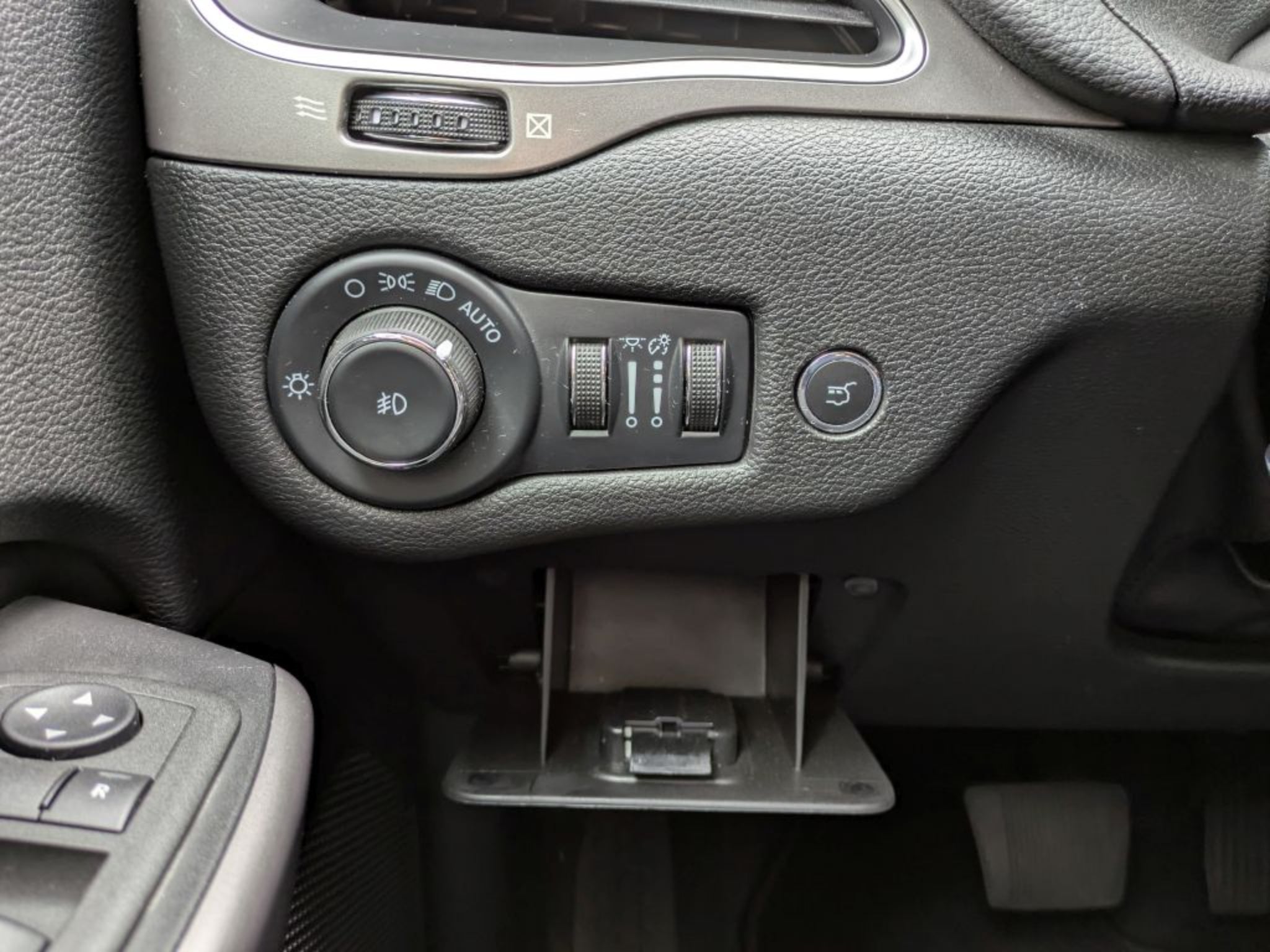 2022 Jeep Cherokee Latitude Lux - Photo 17