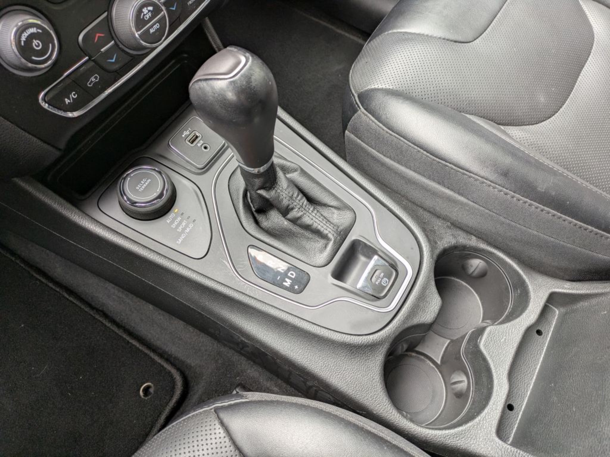 2022 Jeep Cherokee Latitude Lux - Photo 22