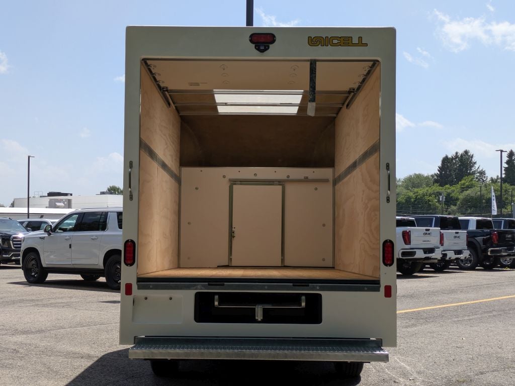 2026 GMC Savana Cutaway 3500 1WT