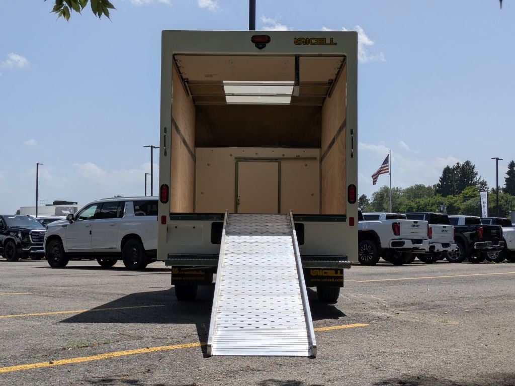 2026 GMC Savana Cutaway 3500 1WT