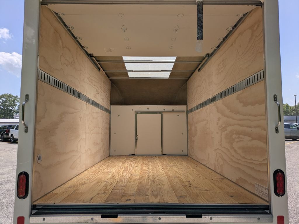 2026 GMC Savana Cutaway 3500 1WT