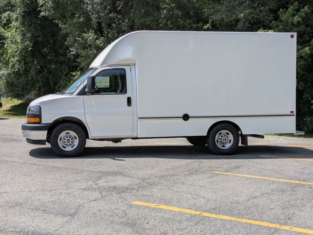 2026 GMC Savana Cutaway 3500 1WT