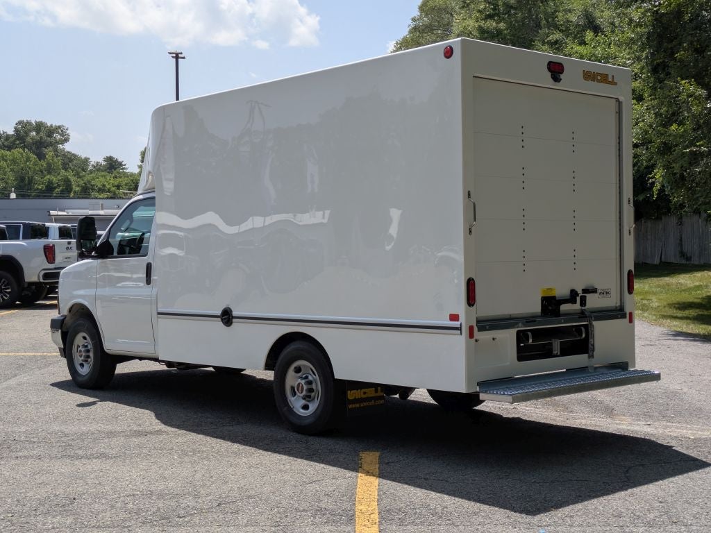 2026 GMC Savana Cutaway 3500 1WT