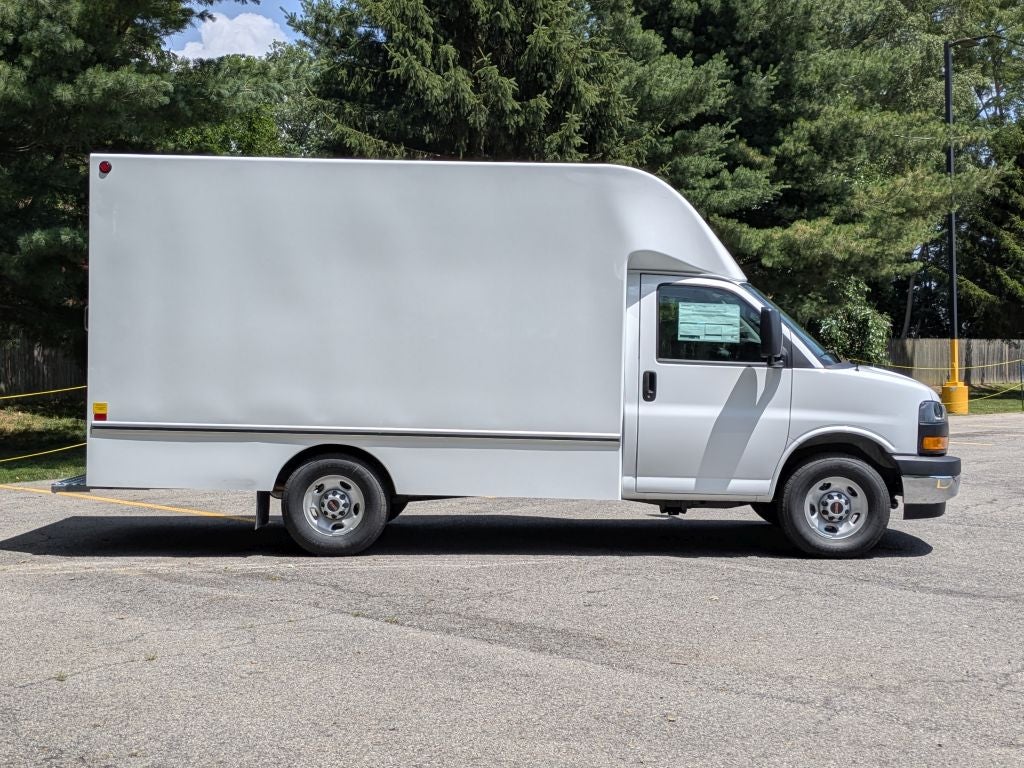 2026 GMC Savana Cutaway 3500 1WT
