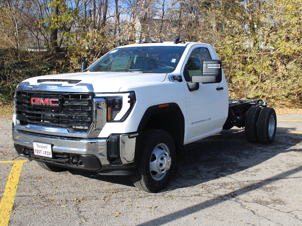 2026 GMC Sierra 3500 HD Chassis Cab Pro