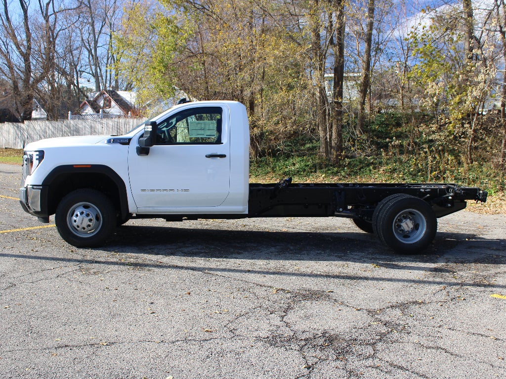 2026 GMC Sierra 3500 HD Chassis Cab Pro