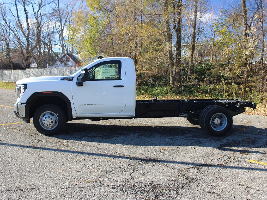 2026 GMC Sierra 3500 HD Chassis Cab Pro