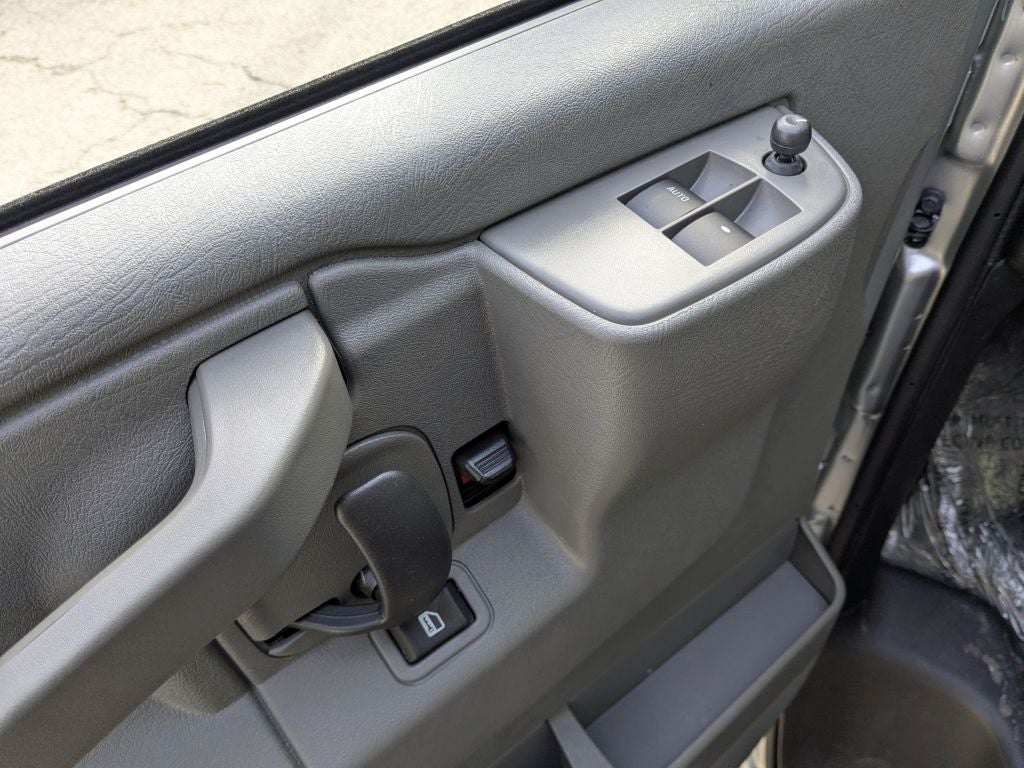 2025 GMC Savana Passenger 3500 LT