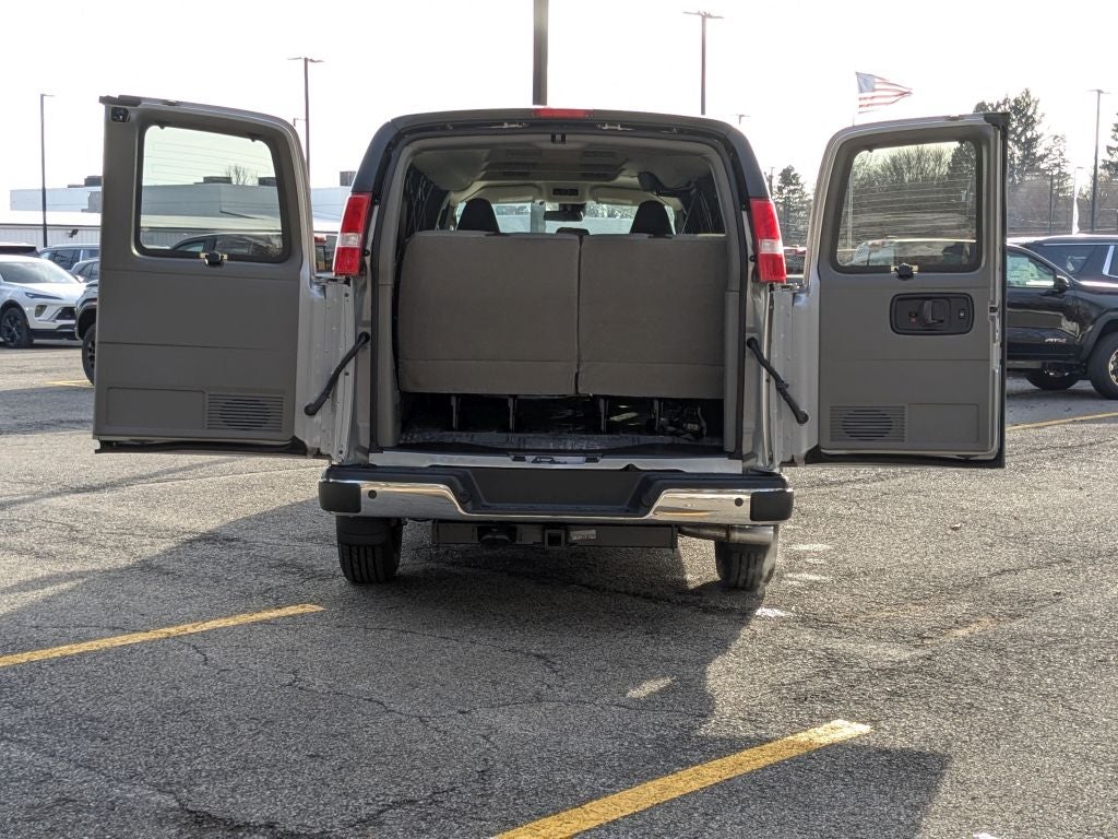 2025 GMC Savana Passenger 3500 LT