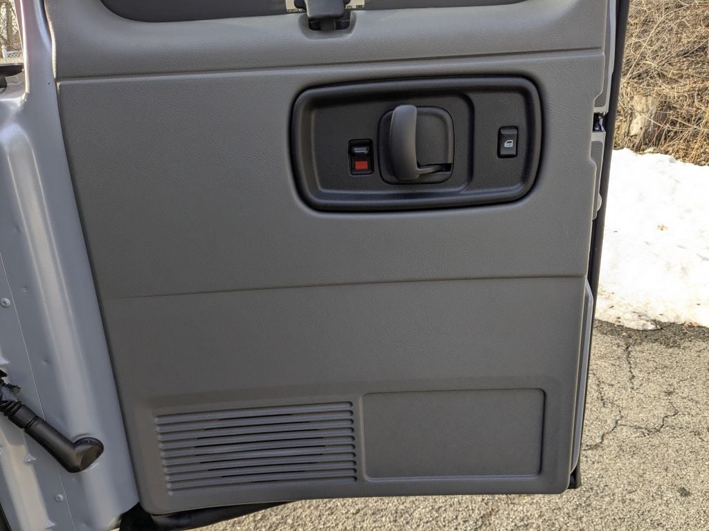 2025 GMC Savana Passenger 3500 LT