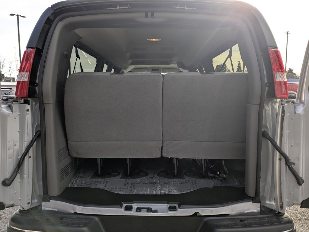 2025 GMC Savana Passenger 3500 LT