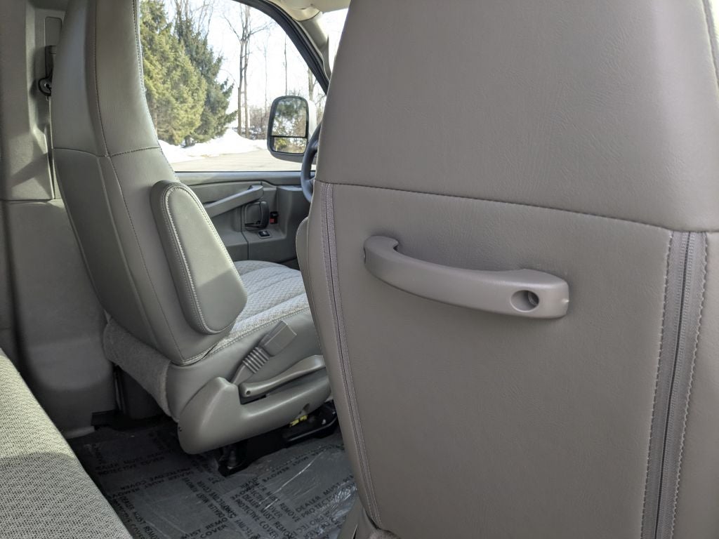 2025 GMC Savana Passenger 3500 LT