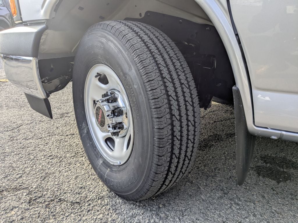 2025 GMC Savana Passenger 3500 LT