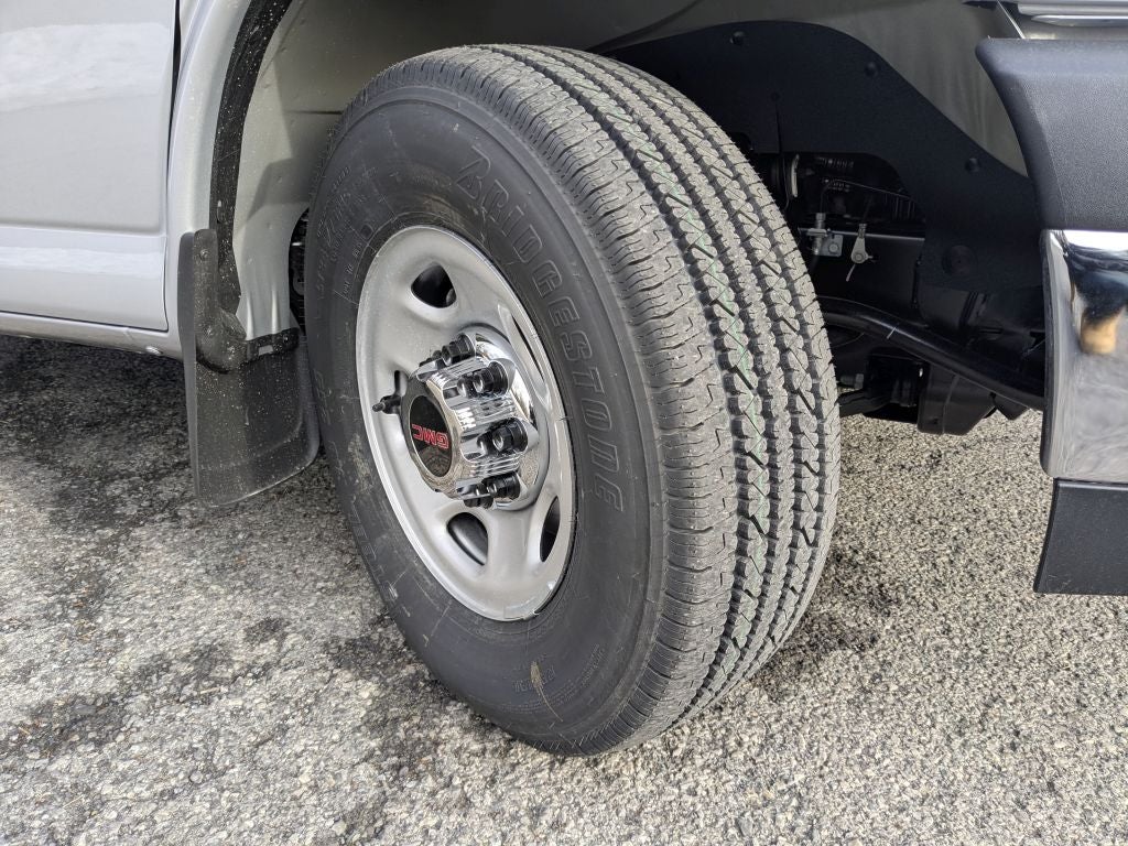 2025 GMC Savana Passenger 3500 LT