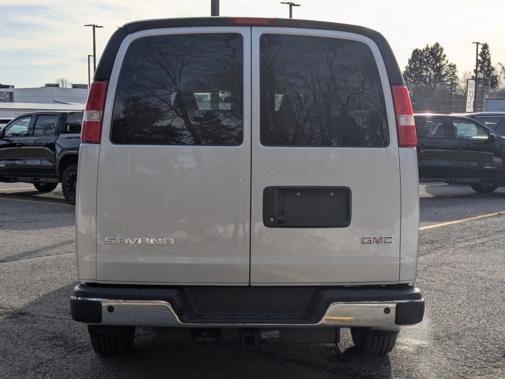 2025 GMC Savana Passenger 3500 LT