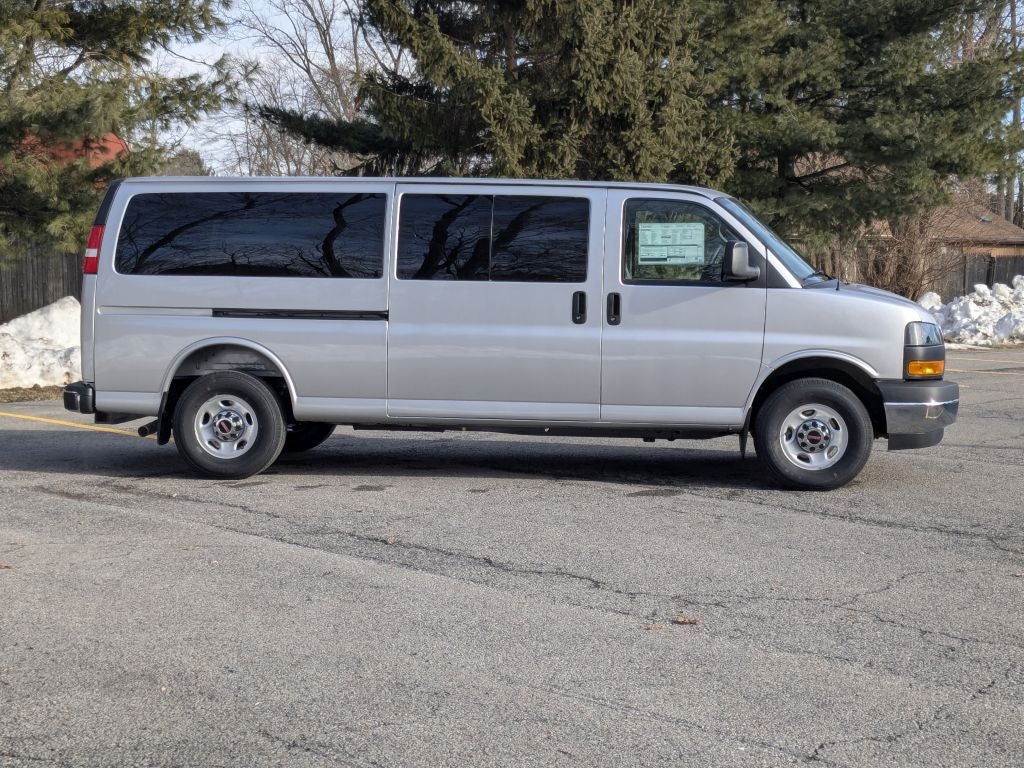 2025 GMC Savana Passenger 3500 LT