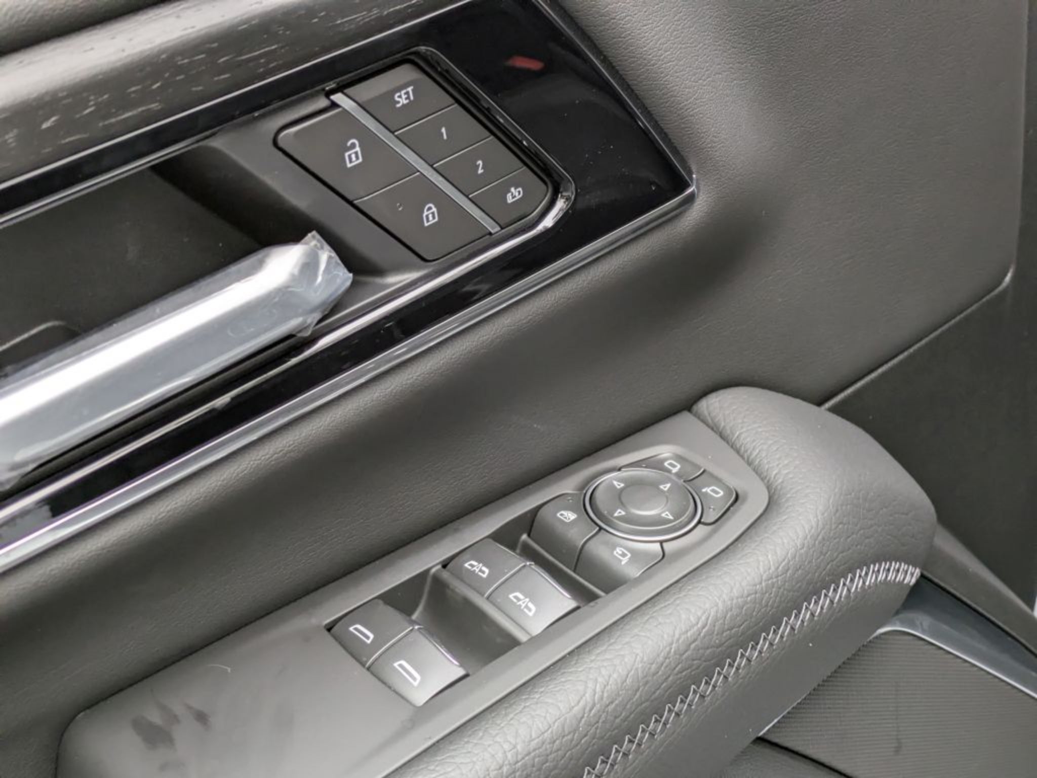 2027 GMC Yukon Denali - Photo 10