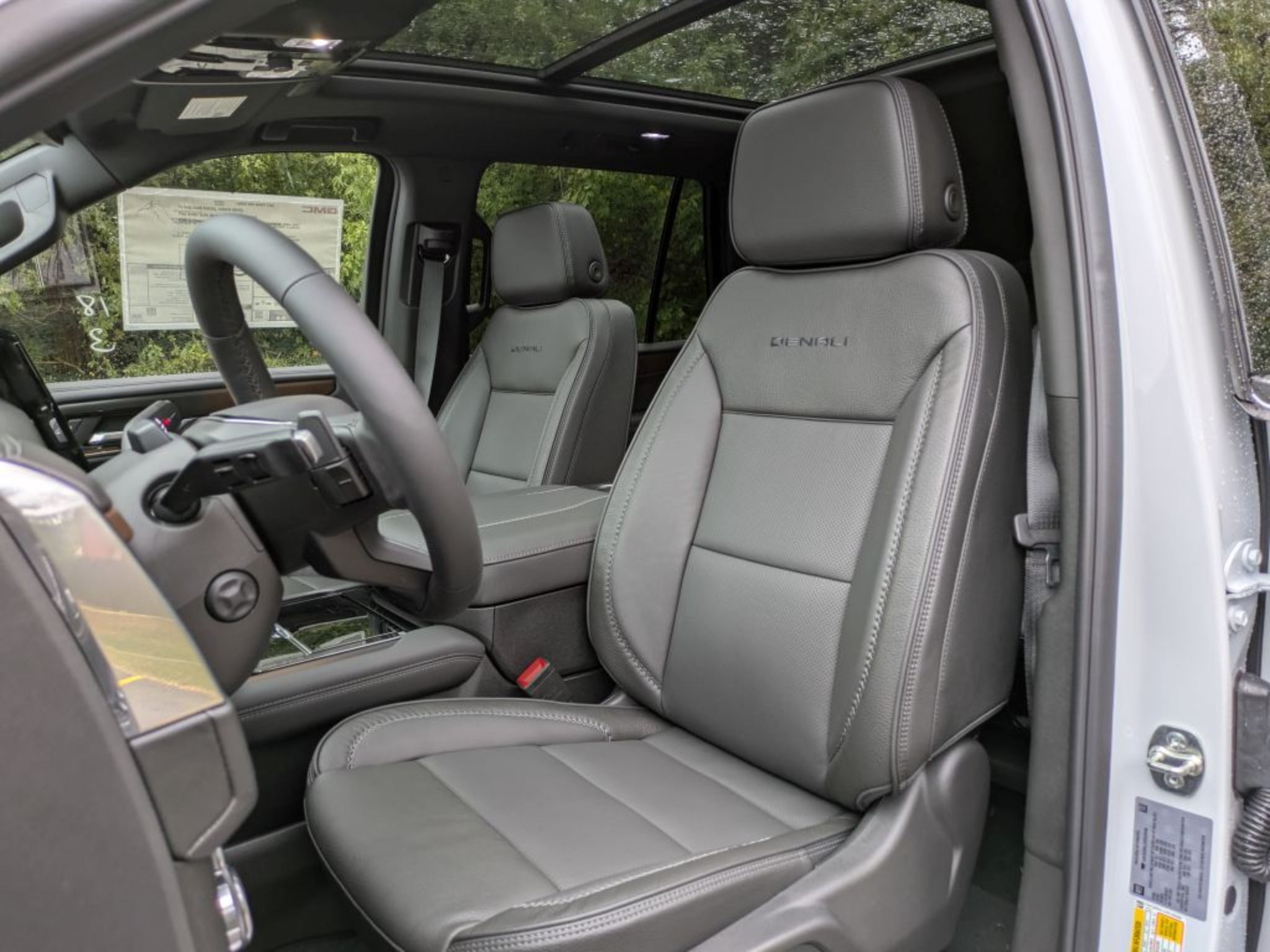 2027 GMC Yukon Denali - Photo 12