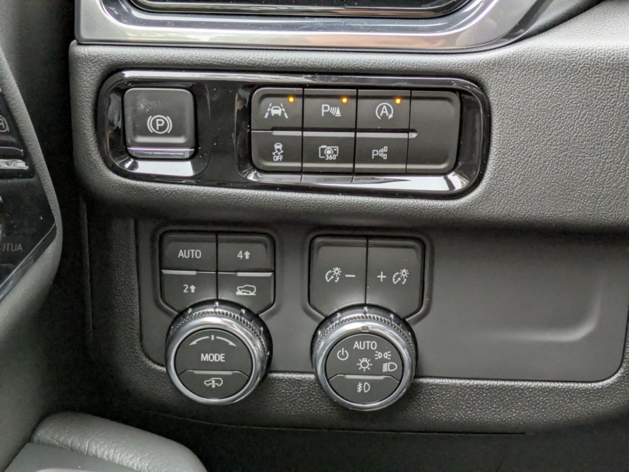 2027 GMC Yukon Denali - Photo 16