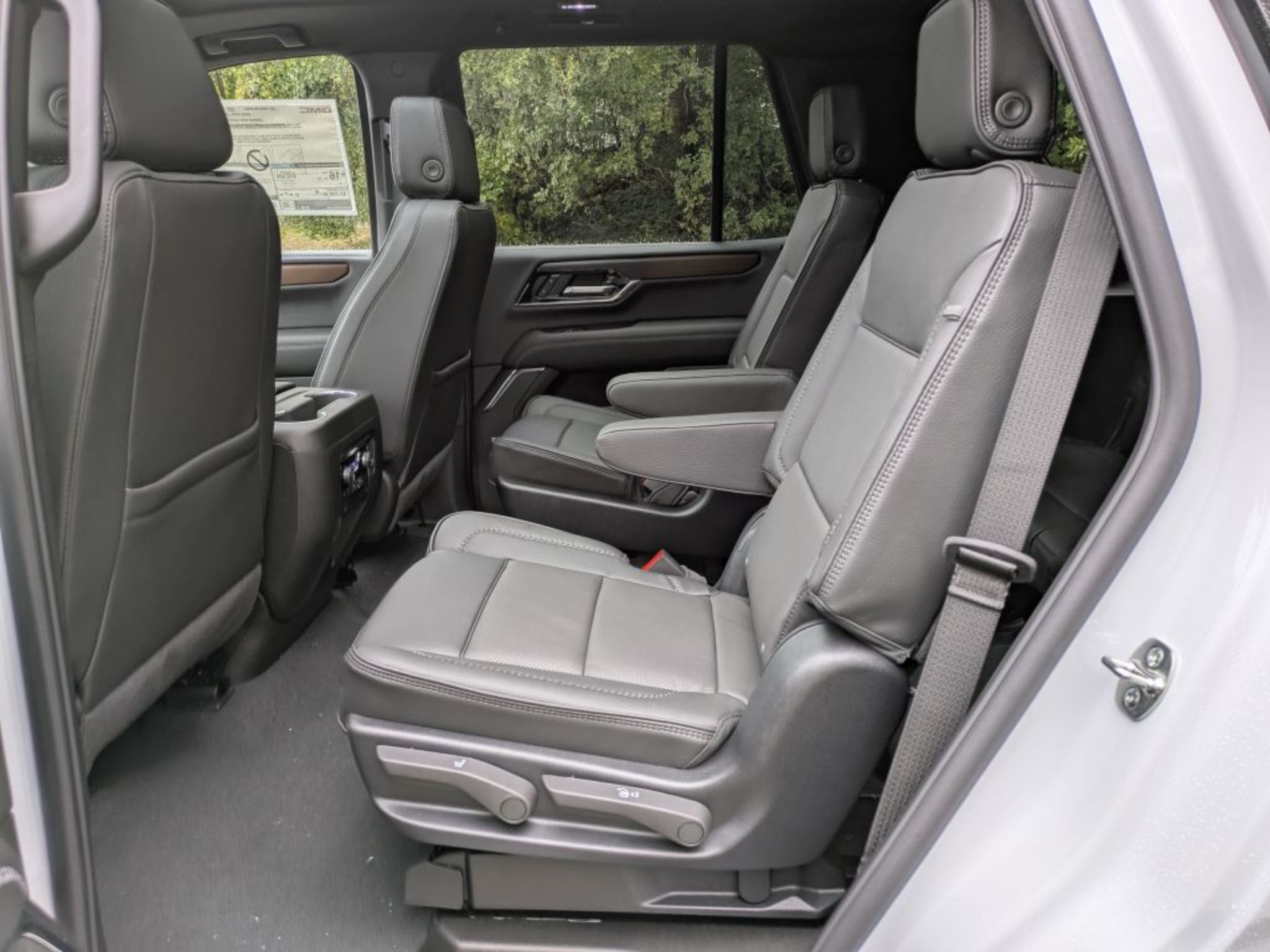 2027 GMC Yukon Denali - Photo 32