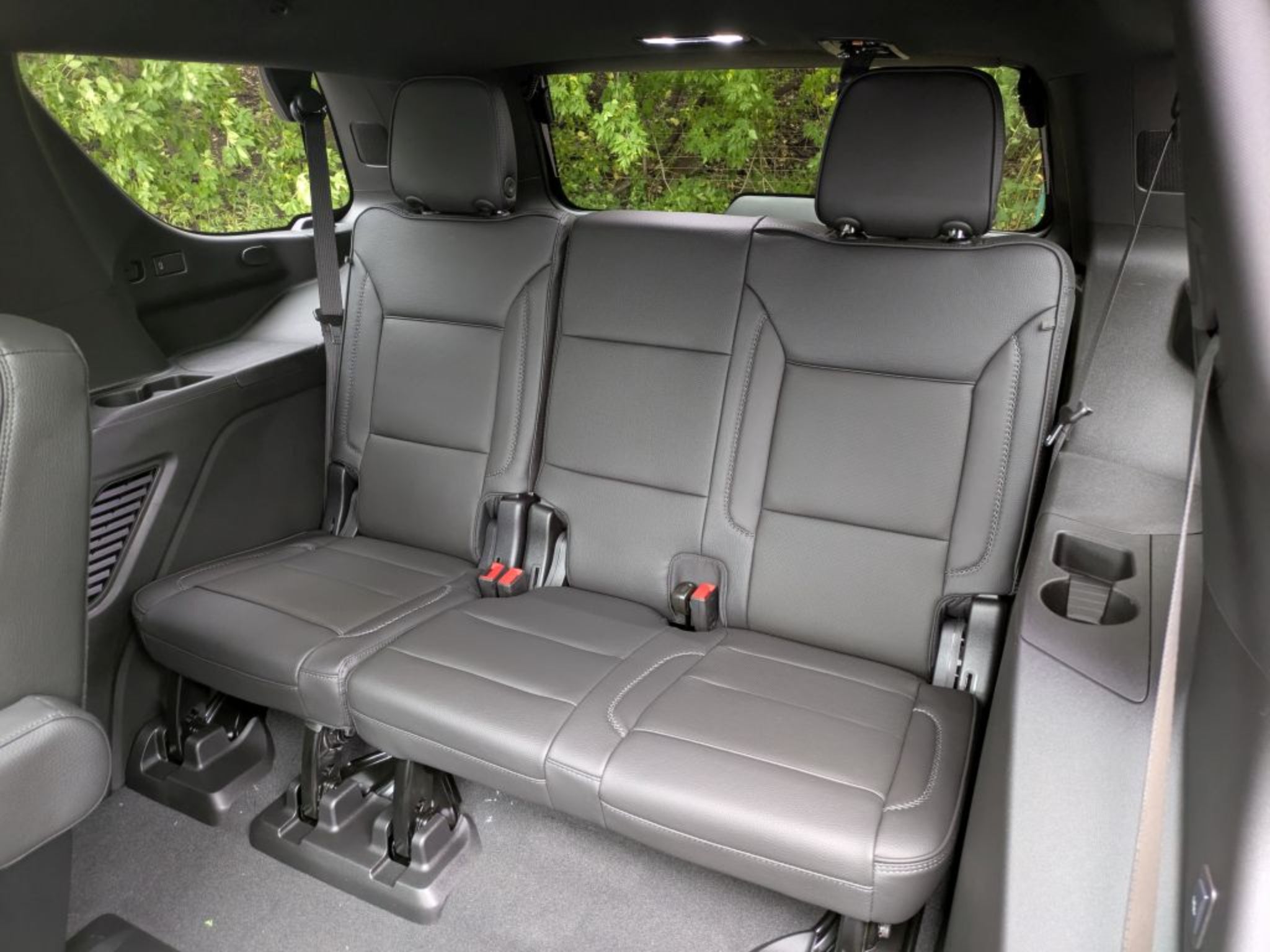 2027 GMC Yukon Denali - Photo 34