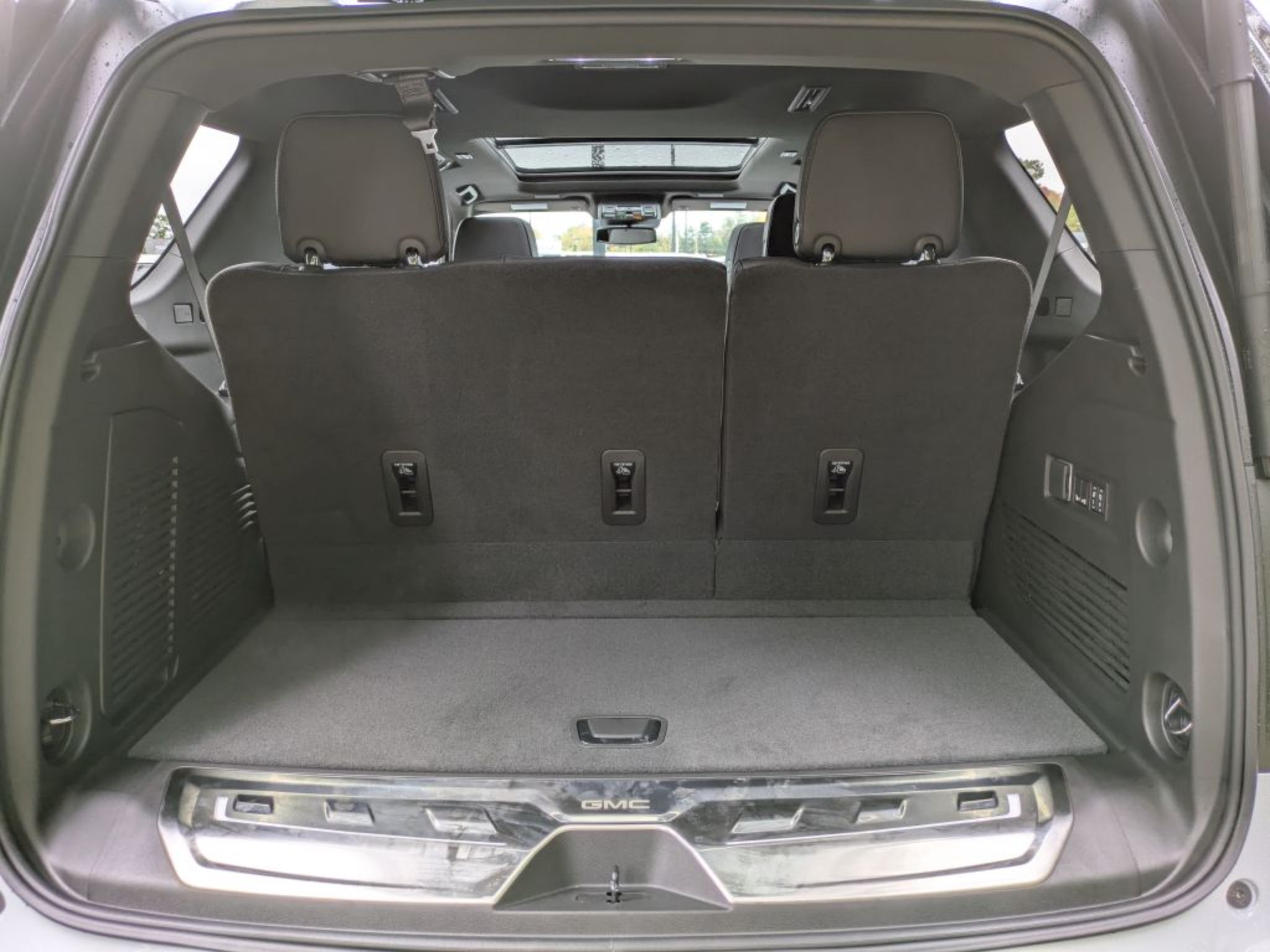2027 GMC Yukon Denali - Photo 37