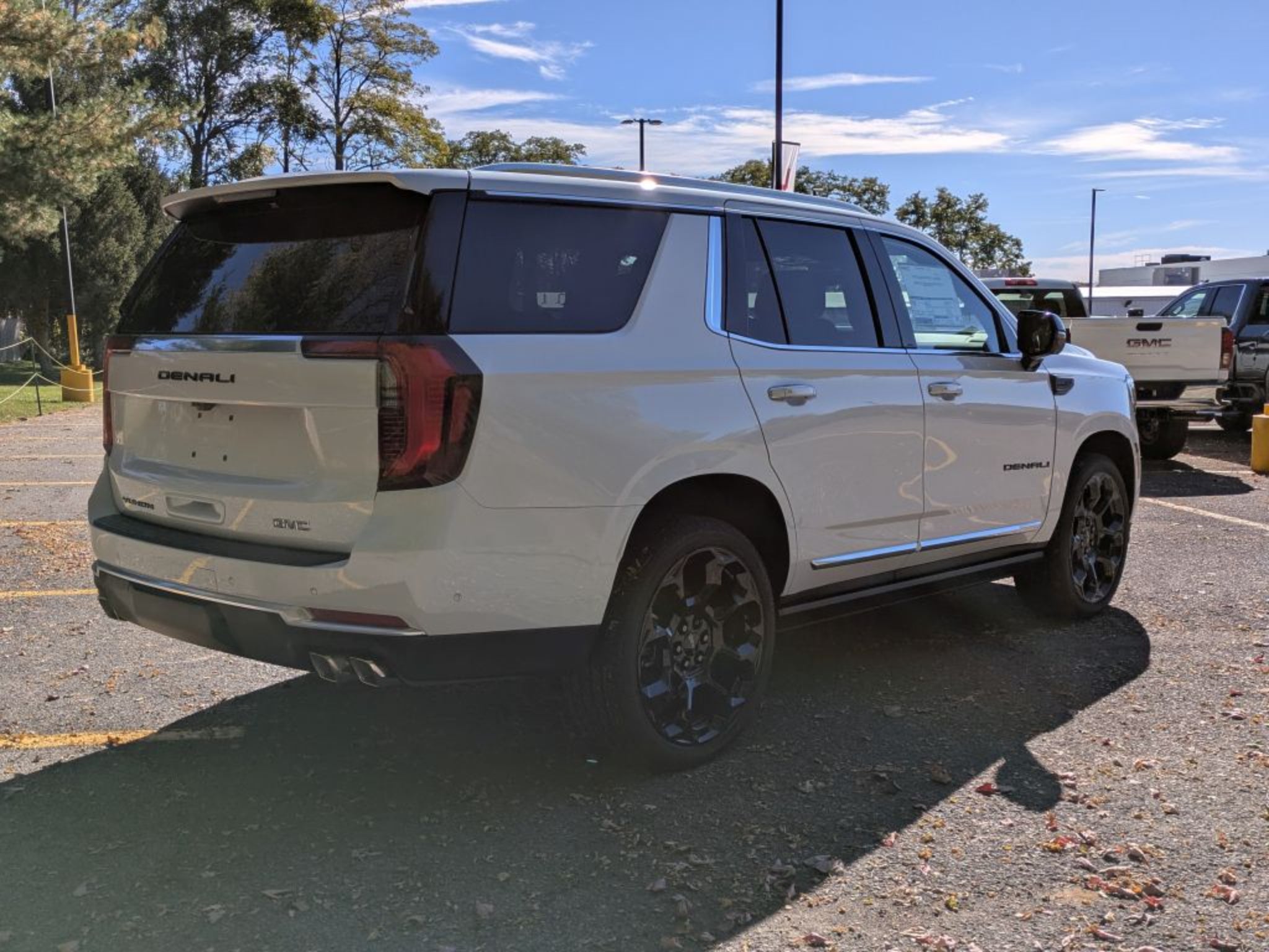 2027 GMC Yukon Denali - Photo 7