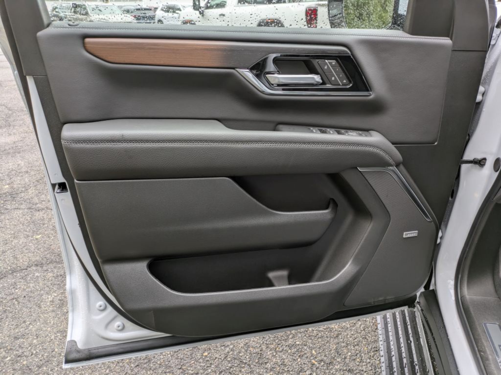 2027 GMC Yukon Denali - Photo 9