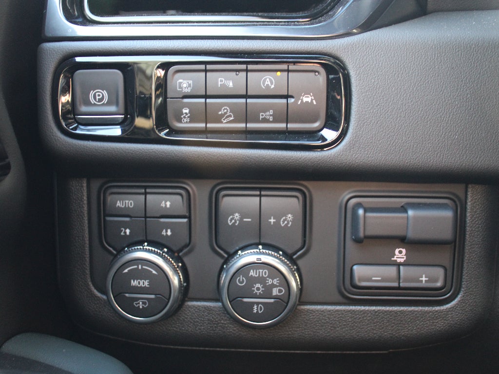 2025 GMC Yukon XL AT4