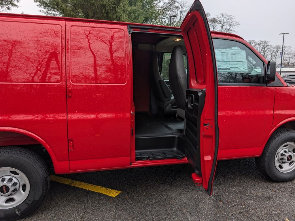 2025 GMC Savana Cargo 3500 Work Van