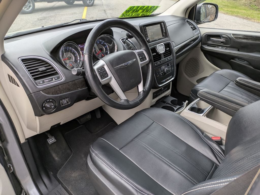 2016 Chrysler Town & Country Touring-L Anniversary Edition