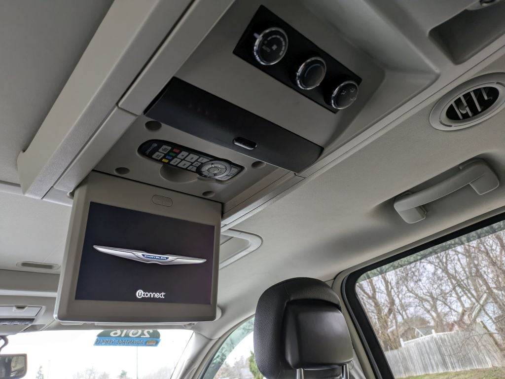 2016 Chrysler Town & Country Touring-L Anniversary Edition