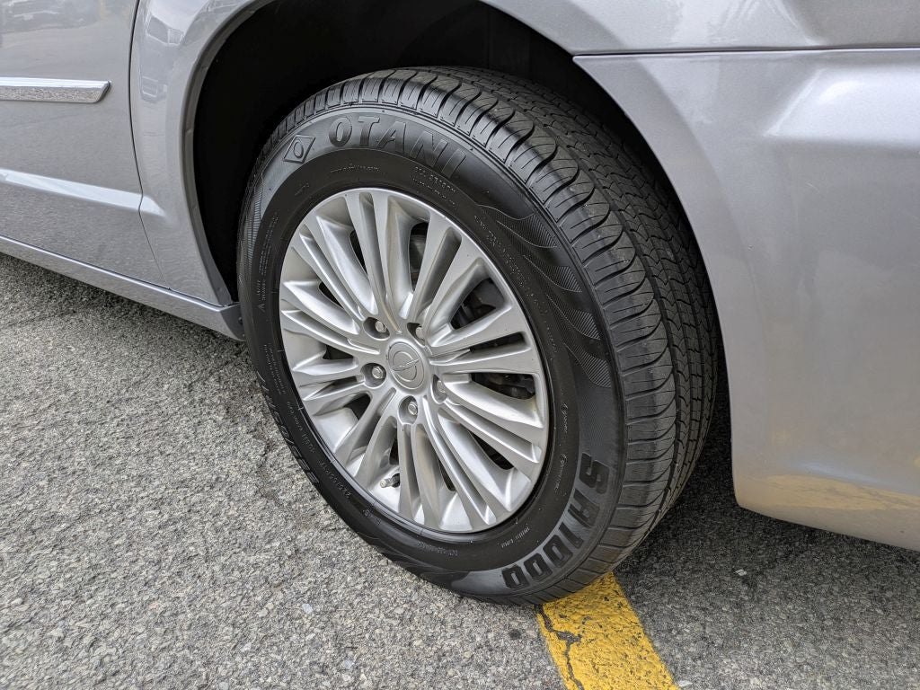 2016 Chrysler Town & Country Touring-L Anniversary Edition