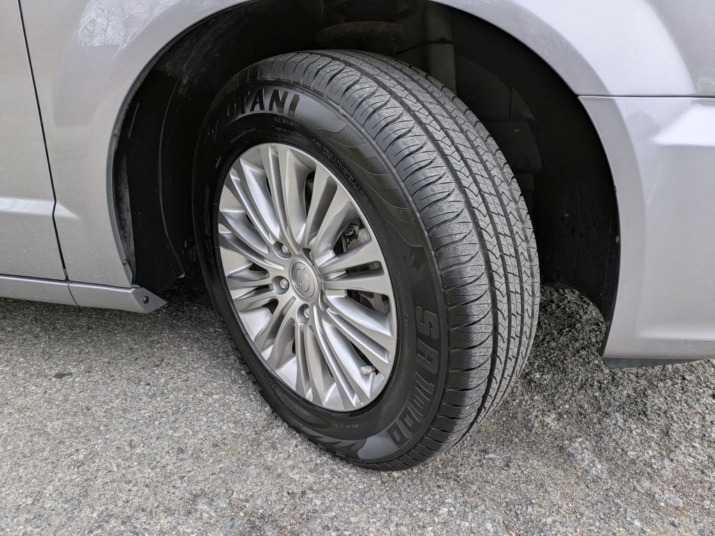 2016 Chrysler Town & Country Touring-L Anniversary Edition