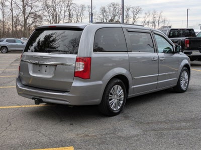 2016 Chrysler Town & Country Touring-L Anniversary Edition