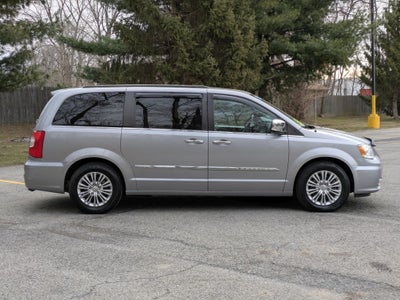 2016 Chrysler Town & Country Touring-L Anniversary Edition