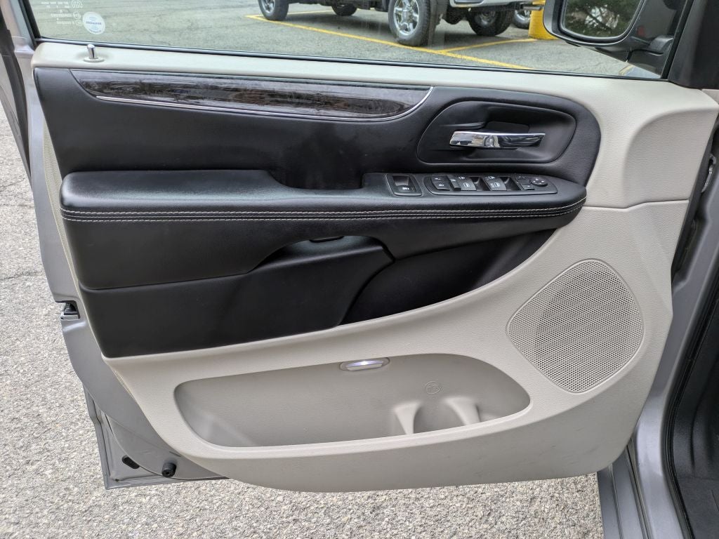 2016 Chrysler Town & Country Touring-L Anniversary Edition