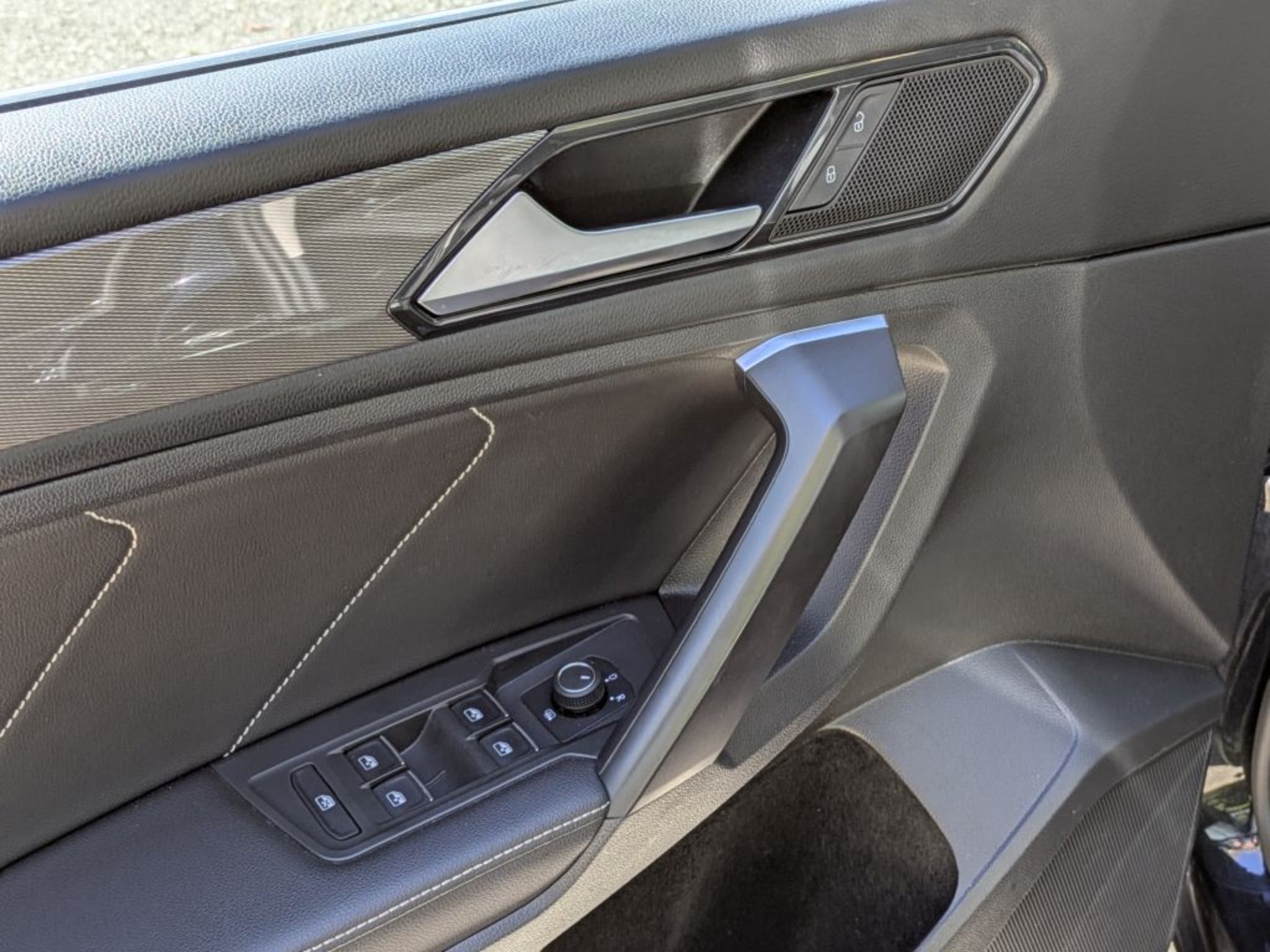 2022 Volkswagen Tiguan SE - Photo 10