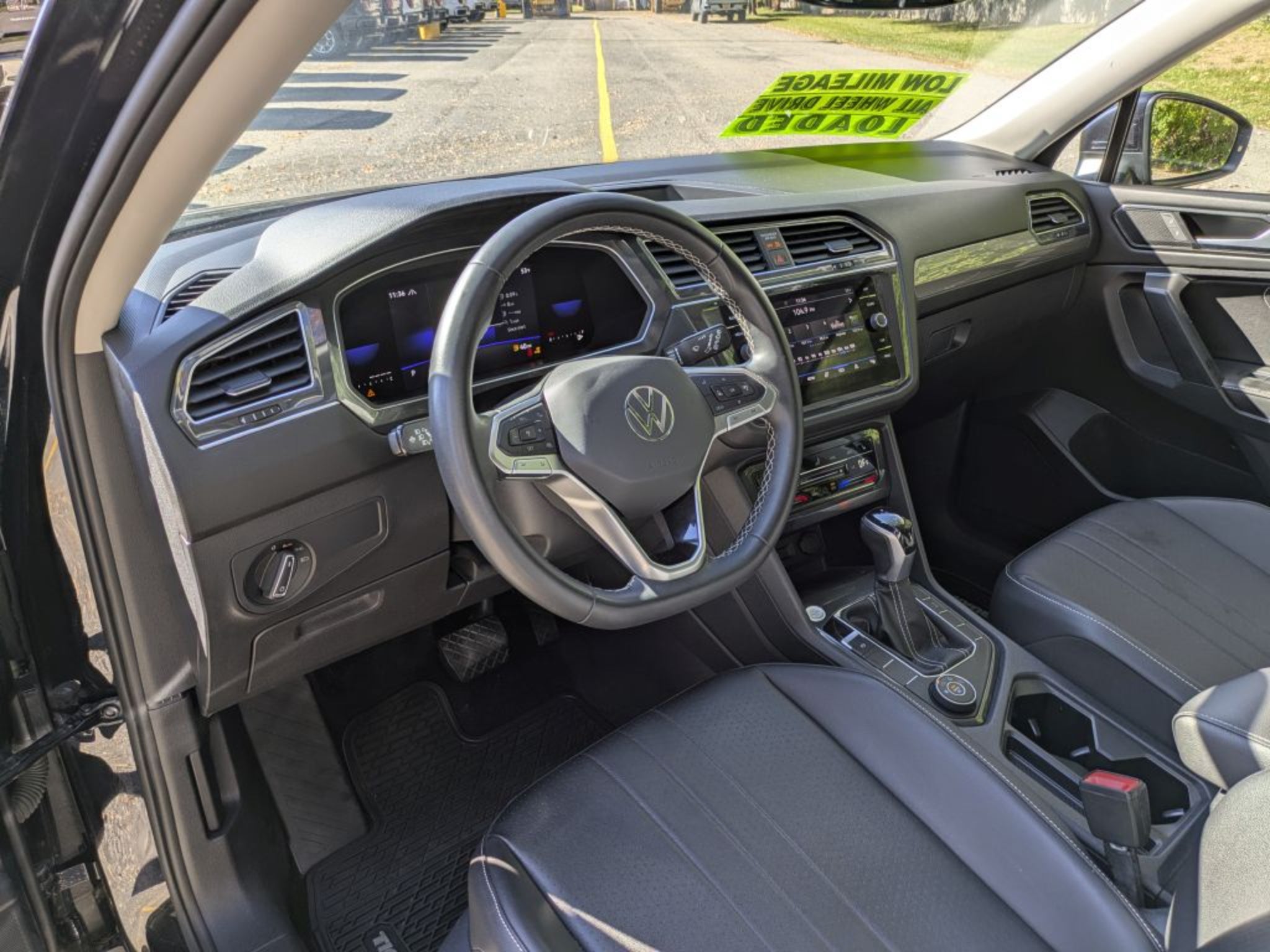 2022 Volkswagen Tiguan SE - Photo 11