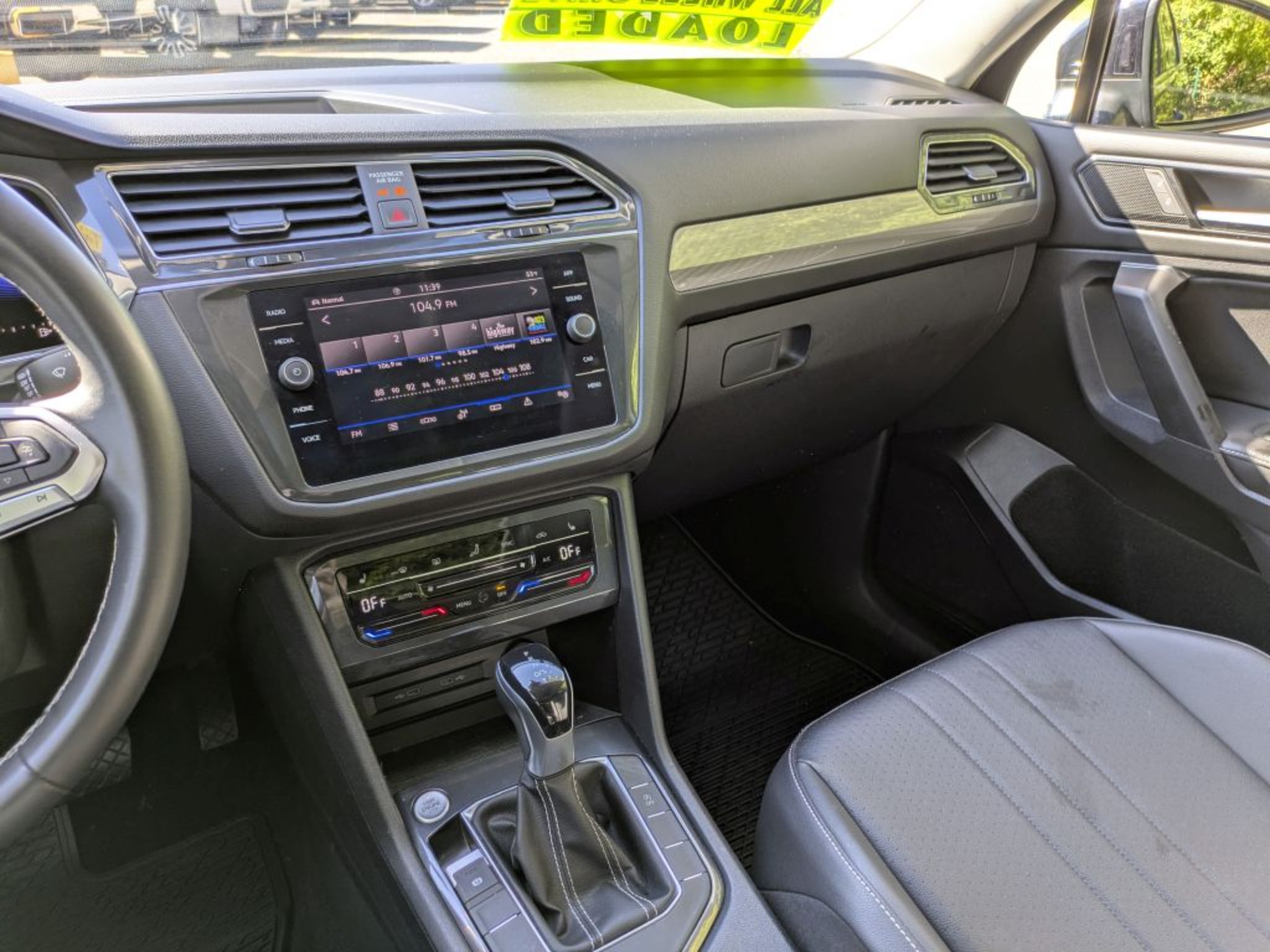 2022 Volkswagen Tiguan SE - Photo 19