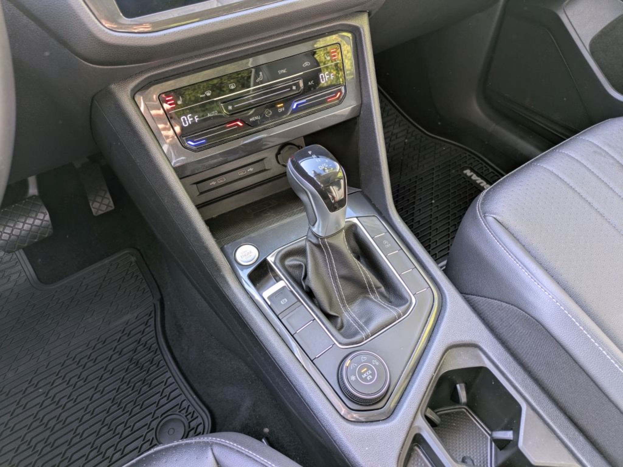 2022 Volkswagen Tiguan SE - Photo 22