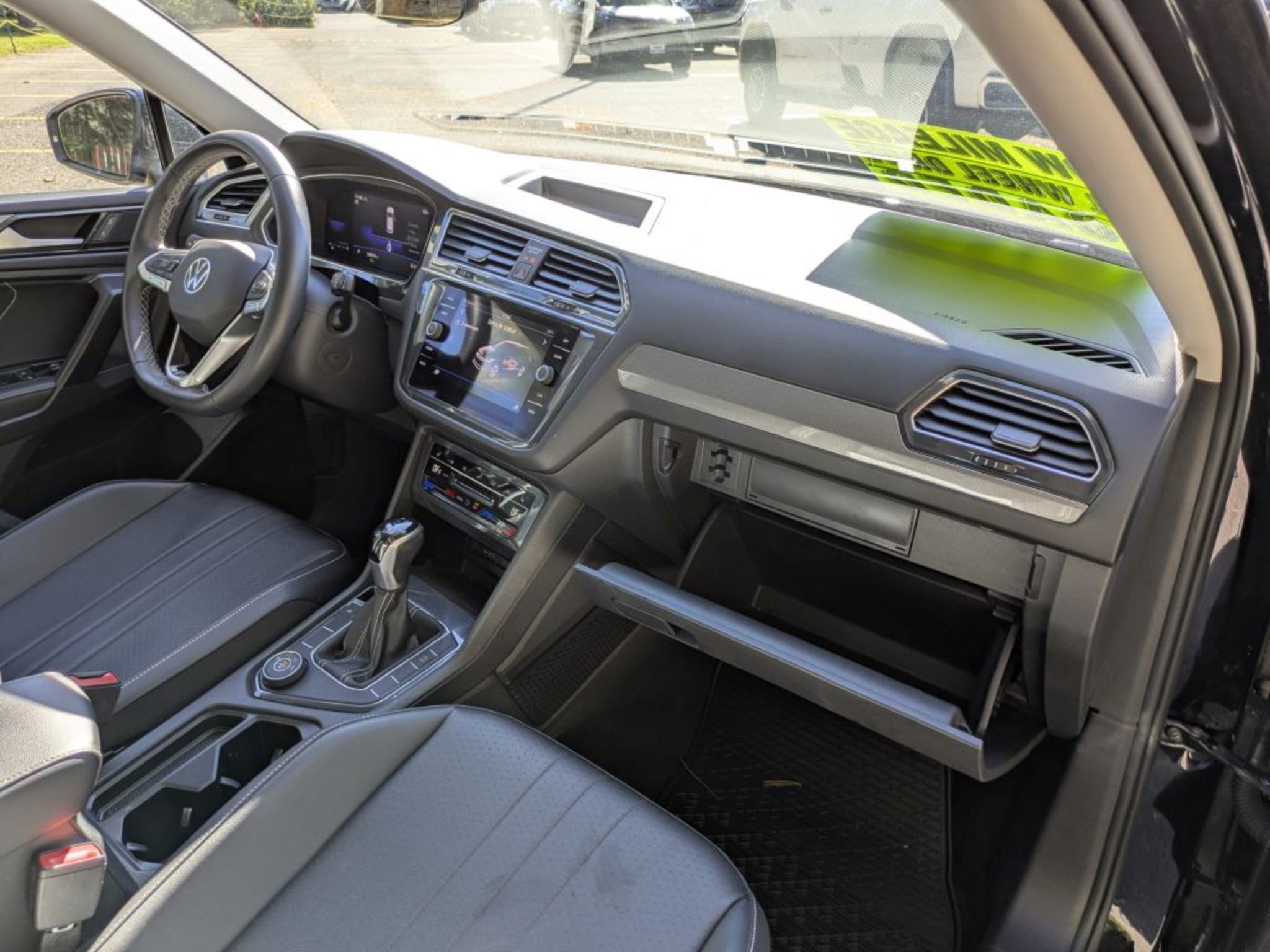 2022 Volkswagen Tiguan SE - Photo 25