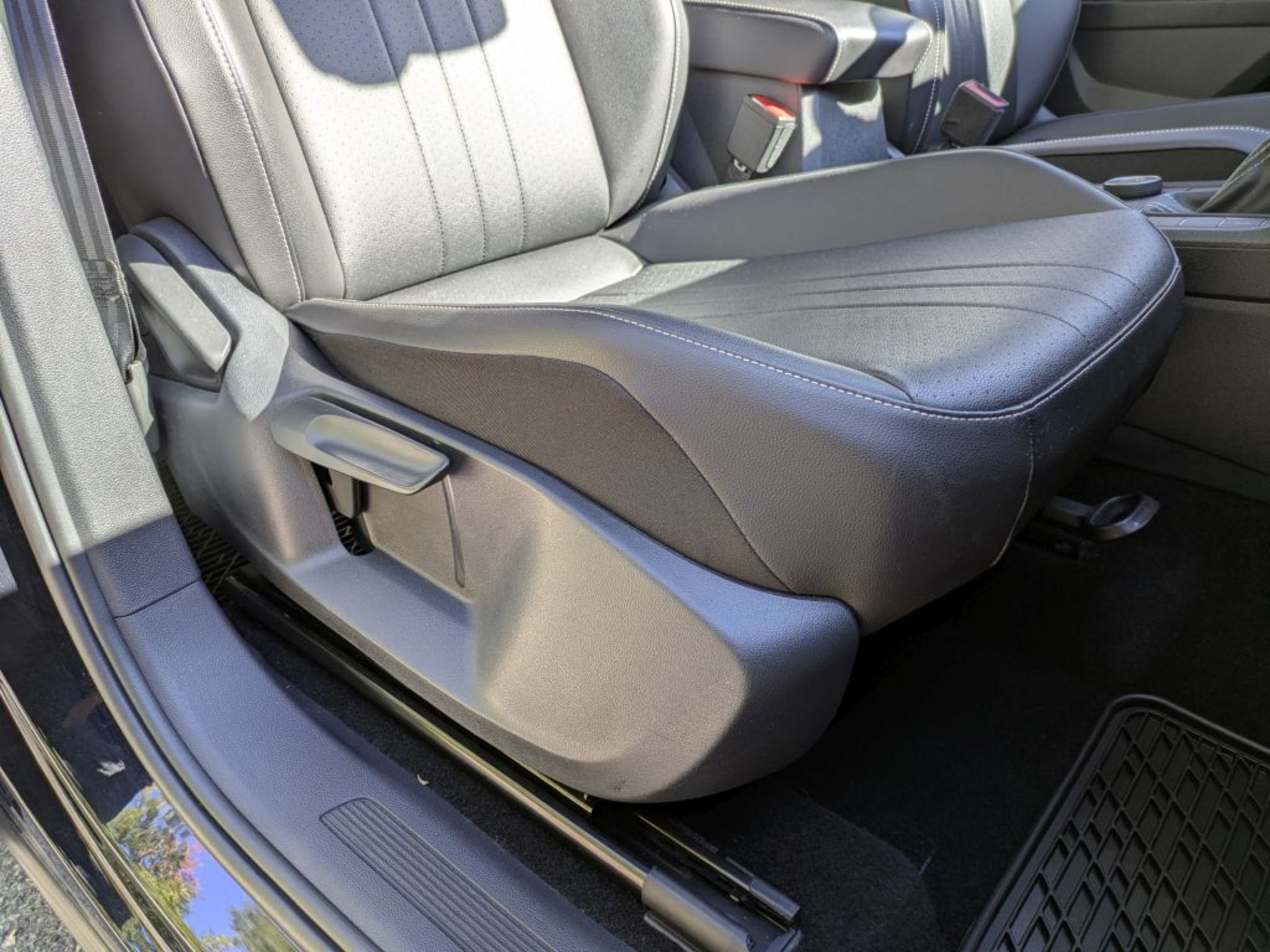 2022 Volkswagen Tiguan SE - Photo 26