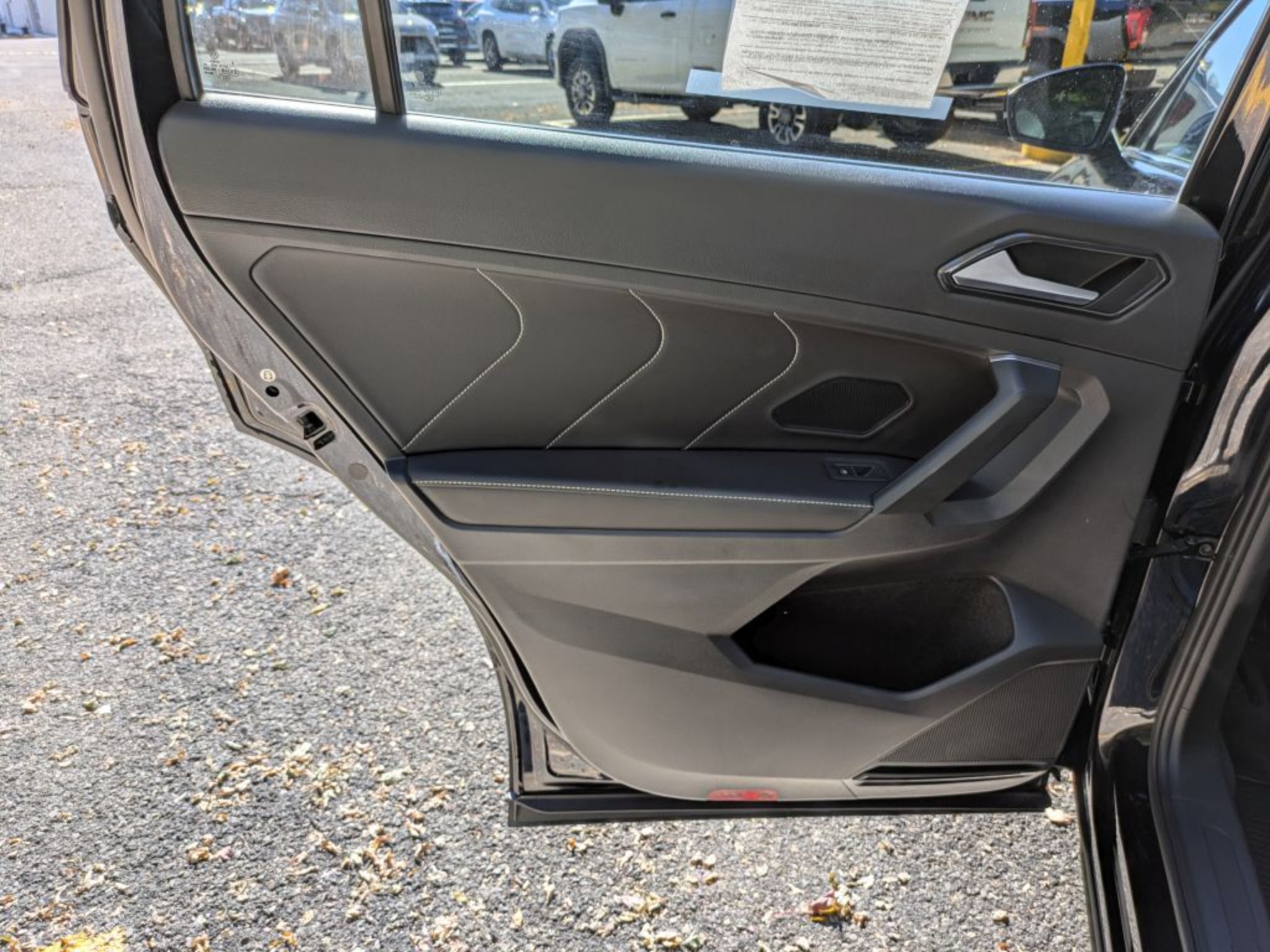2022 Volkswagen Tiguan SE - Photo 27