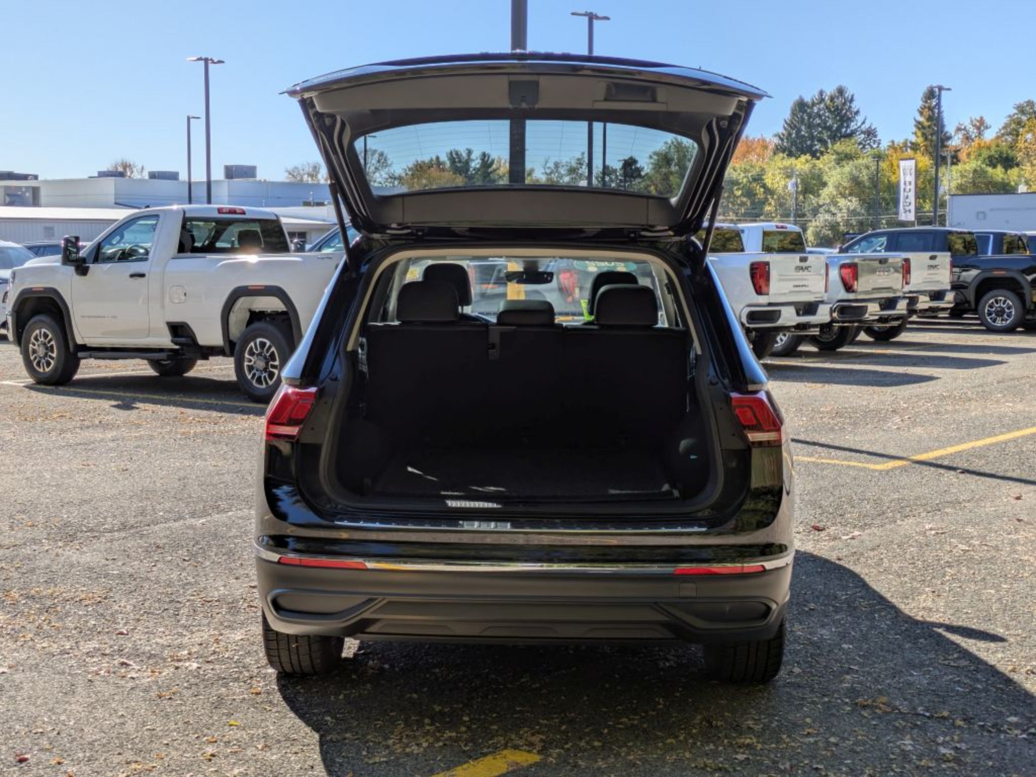 2022 Volkswagen Tiguan SE - Photo 31
