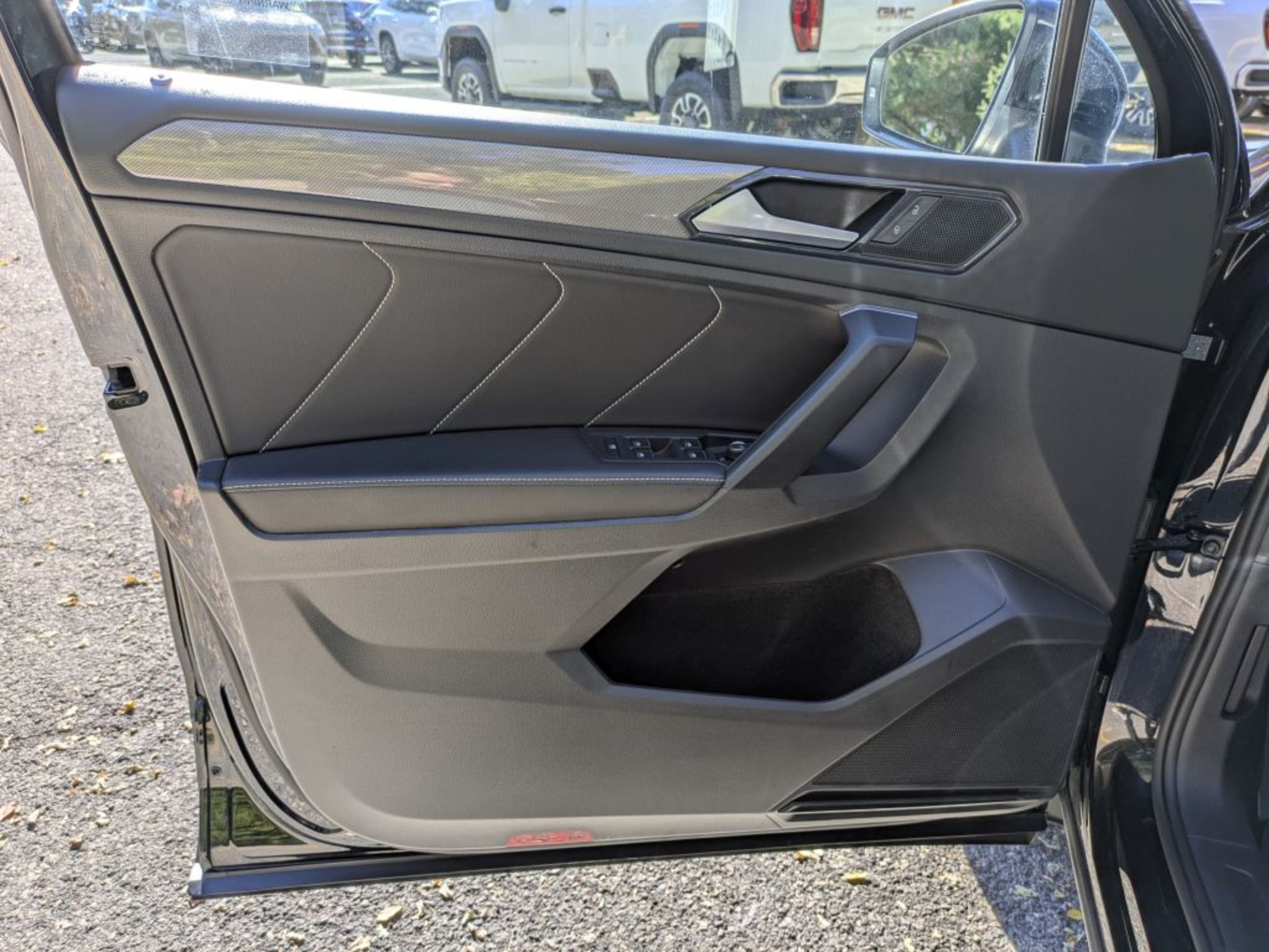 2022 Volkswagen Tiguan SE - Photo 9
