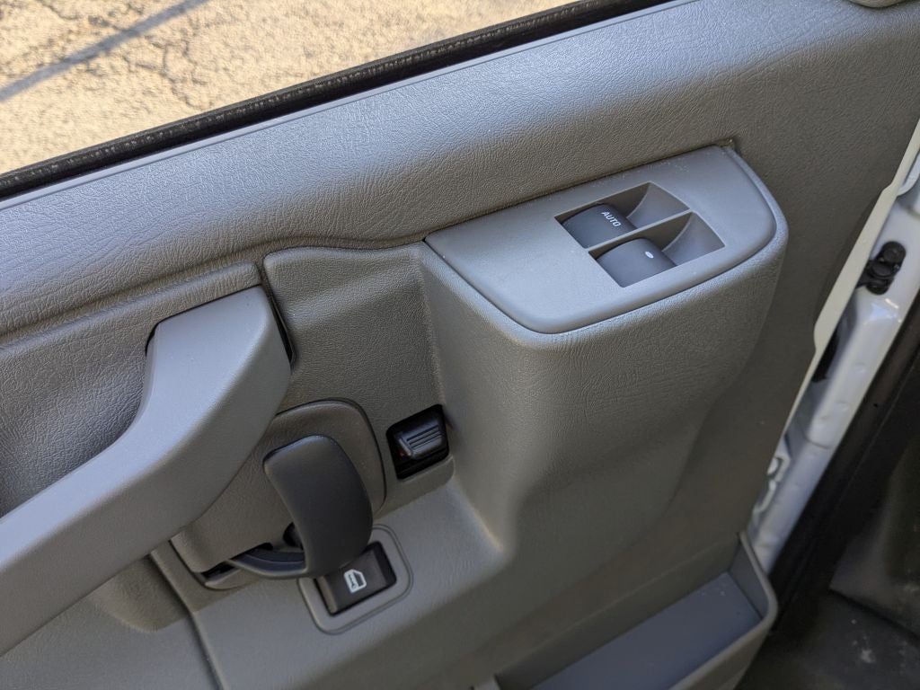 2025 GMC Savana Cutaway 3500 1WT