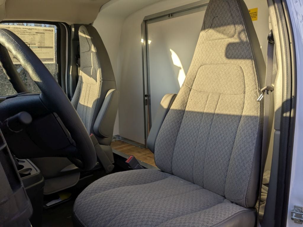 2025 GMC Savana Cutaway 3500 1WT