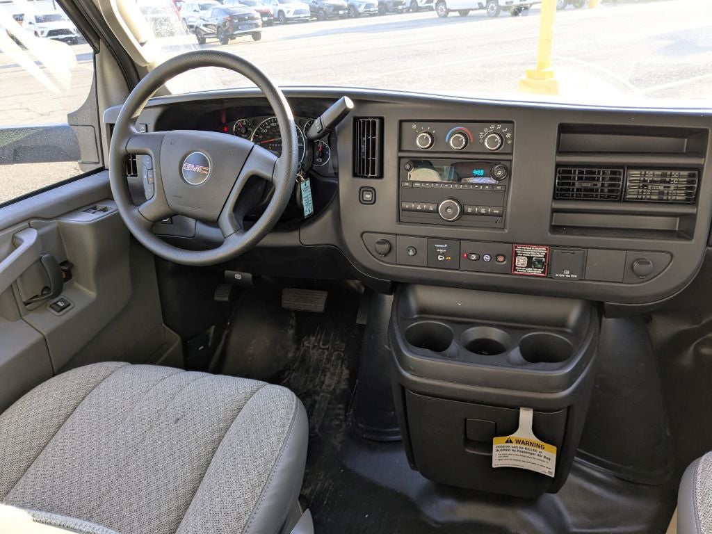 2025 GMC Savana Cutaway 3500 1WT
