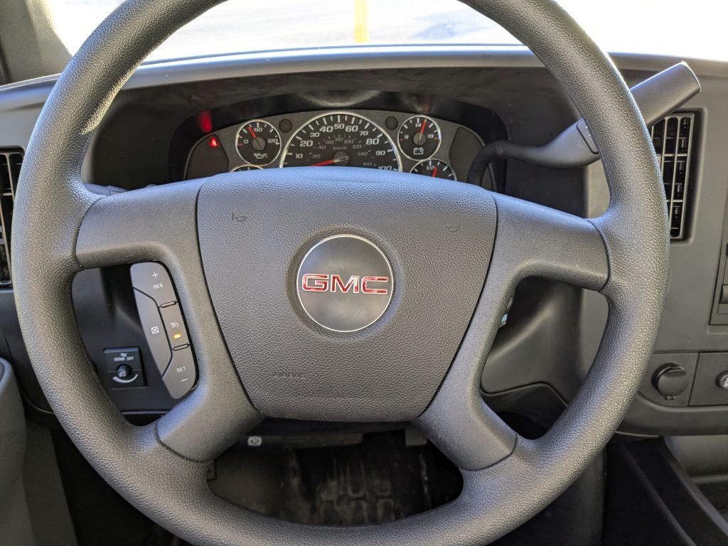 2025 GMC Savana Cutaway 3500 1WT